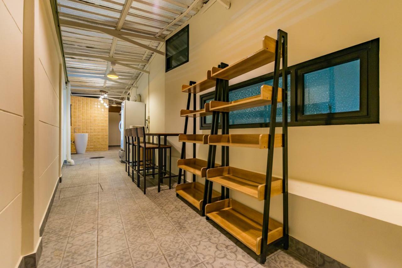 P18 Hotel Банкок Екстериор снимка