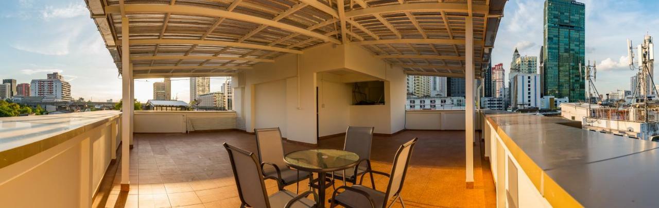 P18 Hotel Банкок Екстериор снимка